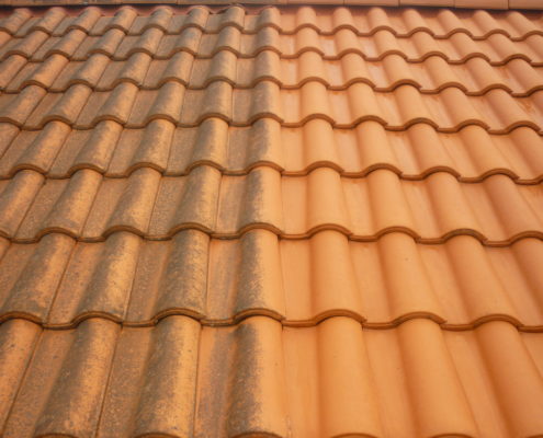 toiture en tuiles rénovée Nettoyage de toiture en tuiles